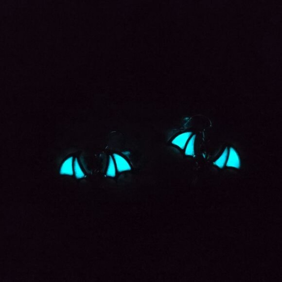 ๐ Gothic Bat Earrings that Glow (NWOT) - Picture 6 of 6